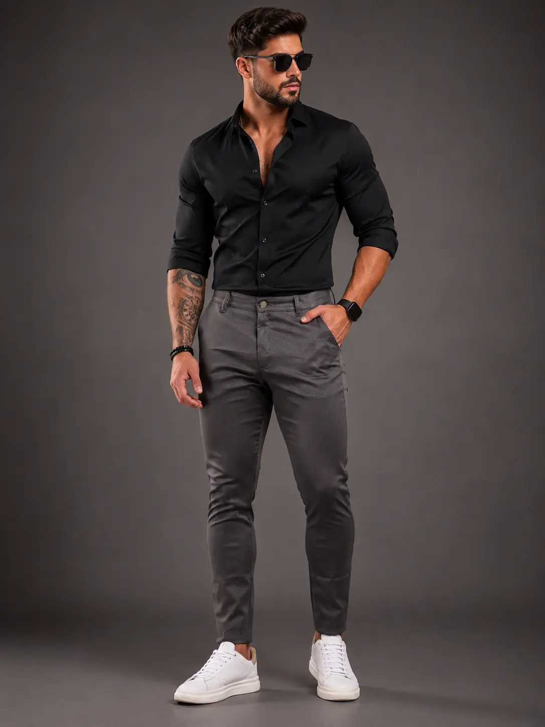 Look camisa preta com calça chumbo